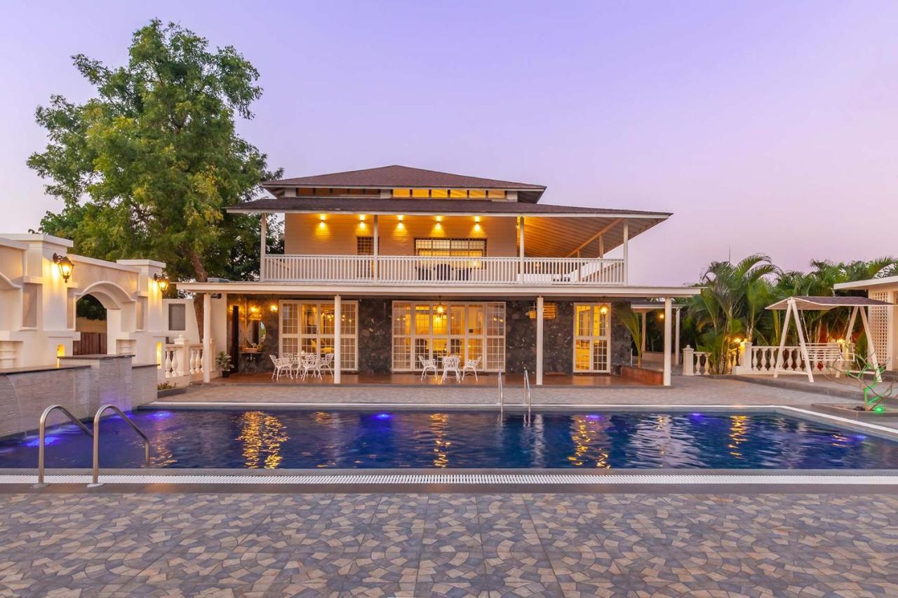 Stayvista'S Lake La Vie - Tranquil Lake-View Villa Amidst Farmland With Pool And Poolside Gazebo - Proximity To Sula Nashik Exterior foto